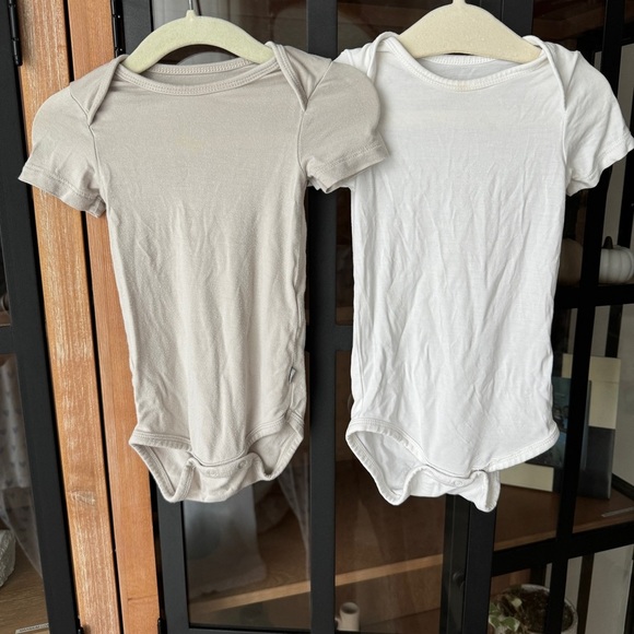 Bundle Kyte Baby bamboo short sleeve bodysuit onesie unisex neutral snap - Picture 1 of 6